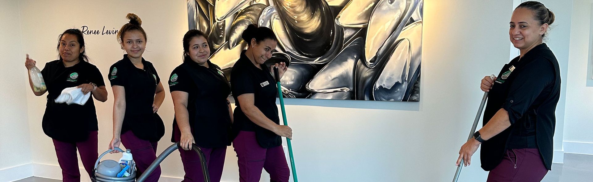 Marbelly cleaning team cleaning a home